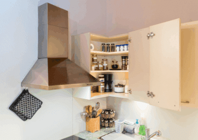 Oetztal Apartements Apartement oben Küche mit gut gefüllten Schränken