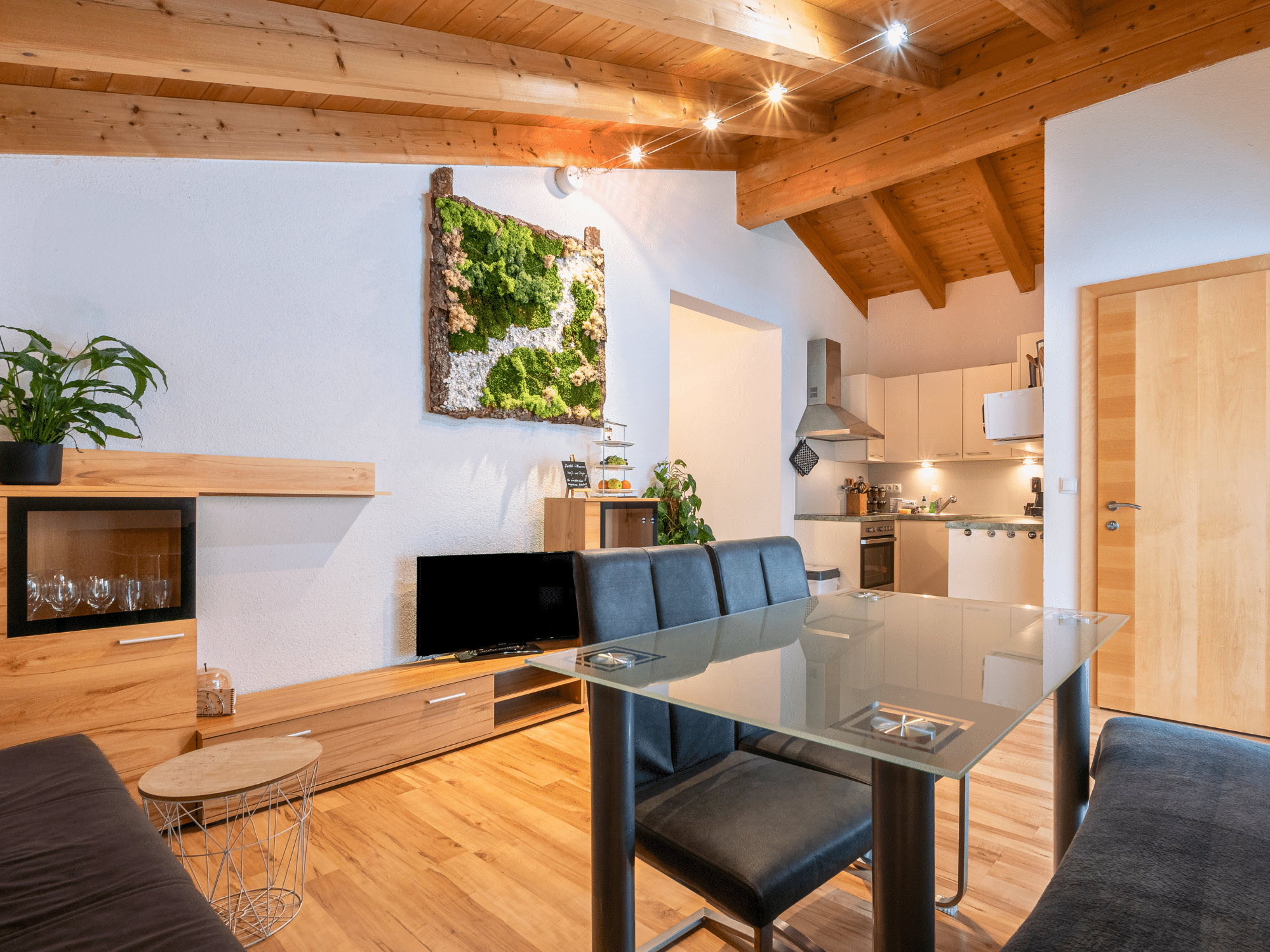 Oetztal Apartements Apartement oben Wohnbereich mit Tisch